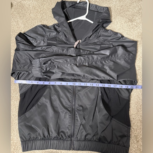 Lululemon Before Dawn Jacket | Size 6 - Picture 12 of 13